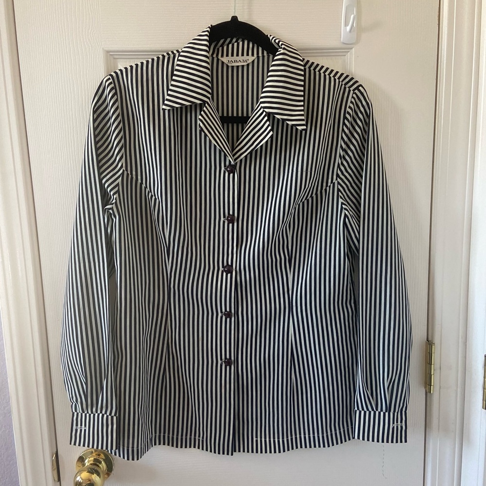 🎱Vintage late 70’s/early 80’s Button Down Vertical Striped Shirt🎱